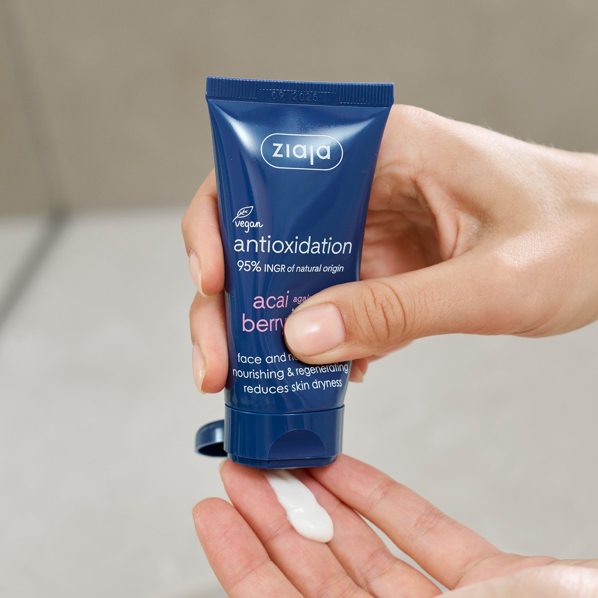Ziaja Acaibeere Gesichts- und Halscreme 50 ml – pflegende Regeneration gegen Hauttrockenheit.